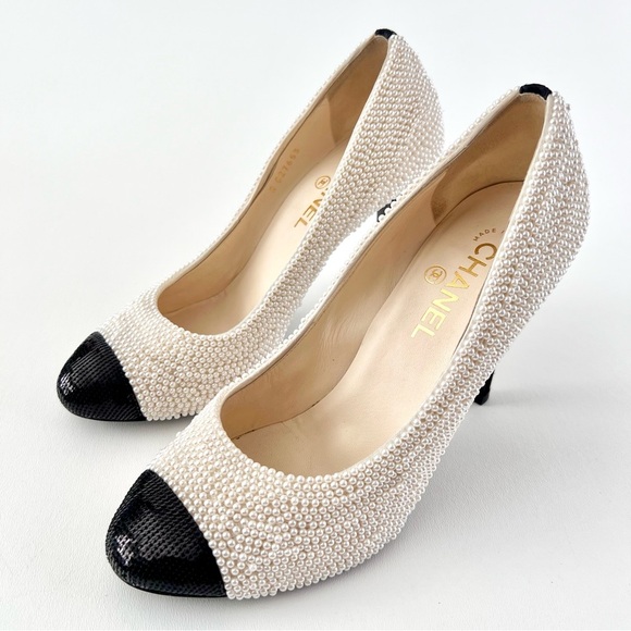 CHANEL || CC Logo Pearl Embellished Black Cap Toe Sequin High Heel Pumps EU 40 - Picture 2 of 15